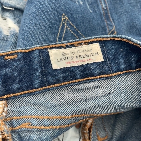 Levi's 501 distressed jean short - Picture 3 of 8